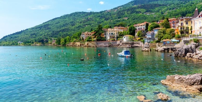 Hotel Lovran  Last minute ljetni vikend odmor u Lovranu Lovran Hrvatska  280 EUR  2x nocenje u dvokrevetnoj Standard sobi s pogledom na ulicu za 2 osobe 1 dijete do 6 99 godina besplatno  Buffet dorucak