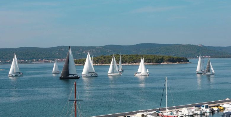 Jedrilicarski aranzmani  Privatna jedrilicarska avantura s profesionalnim skipperom Biograd na Moru Hrvatska  2119 €
