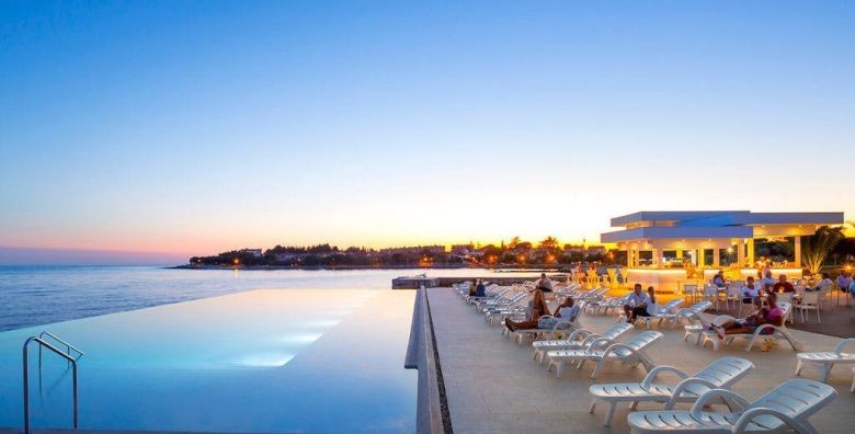 Aminess Vival Maestral Hotel  Ultra last minute ljeto u Novigradu Novigrad Istra Hrvatska  648 EUR  3x nocenje u dvokrevetnoj Superior sobi s balkonom za 2 osobe 1 dijete do 9 99 godina besplatno  Polupansion