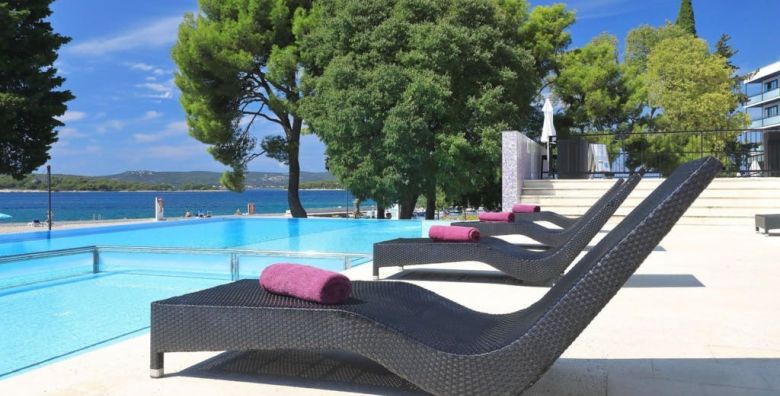 Ilirija Resort  Hotel Kornati  Kolovoz s punim pansionom  Posebna akcijska cijena Biograd na Moru Dalmacija Hrvatska  909 EUR  5x nocenje u dvokrevetnoj Comfort plus sobi za 2 osobe 1 dijete do 12 godina i 1 dijete do 7 godina besplatno  Puni pansion
