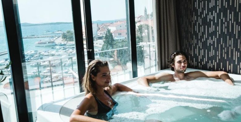 Ilirija Resort  Hotel Kornati  VIP Premium kolovoz s punim pansionom u Biogradu Biograd na Moru Dalmacija Hrvatska  1 509 EUR  7x nocenje u Premium Club sobi za 2 osobe 1 dijete do 12 godina i 1 dijete do 7 godina besplatno  Puni pansion
