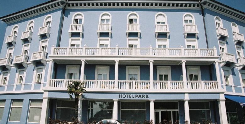 Hotel Park  Ljeto u Lovranu Lovran Hrvatska  330 EUR  2x nocenje u dvokrevetnoj sobi morska strana za 2 osobe 1 dijete do 13 99 godina i 2 dijete do 2 99 godina besplatno  Polupansion dorucak i vecera 