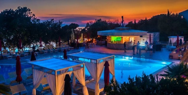 La Luna Island Hotel  Obiteljski ljetni all inclusive odmor na Pagu  Posebna akcija Lun otok Pag Hrvatska  812 EUR  3x nocenje u dvokrevetnoj Standard sobi s pomocnim lezajem za 2 osobe 1 dijete do 11 99 godina i 2 dijete do 2 99 godina besplatno  All inclusive