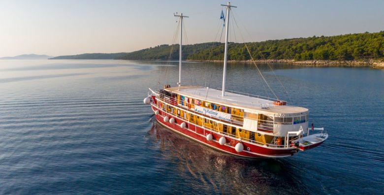 8 dnevno krstarenje sjevernim Jadranom  Polazak iz Rijeke Rijeka Hrvatska  499 EUR  8 dnevno krstarenje brodom po ruti R1: Rijeka  otok Krk  otok Rab  Zadar  Nacionalni park Kornati  zadarski arhipelag  otok Losinj  otok Cres  Rijeka 7x nocenje u dvokrevetnoj kabini klima  kupaonica na brodu Comfort Plus kategorije  Sveti Vid Kazimir ili Planka za 1 osobu