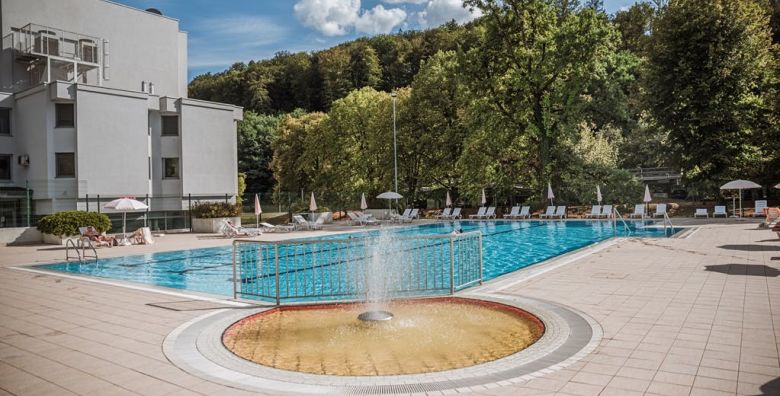 Hotel Slatina Superior  Ljeto u Rogaskoj Slatini Rogaska Slatina Slovenija  259 EUR  2x nocenje u Standard dvokrevetnoj sobi za 2 osobe Bogat buffet ili posluzeni dorucak