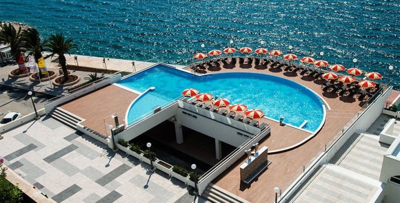 Hotel Sunce Neum  Obiteljski odmor u Neumu u kolovozu Neum Bosna i Hercegovina  372 EUR  2x nocenje u Superior dvokrevetnoj sobi s balkonom i pogledom na more za 2 osobe dijete do 6 99 godina besplatno  Polupansion