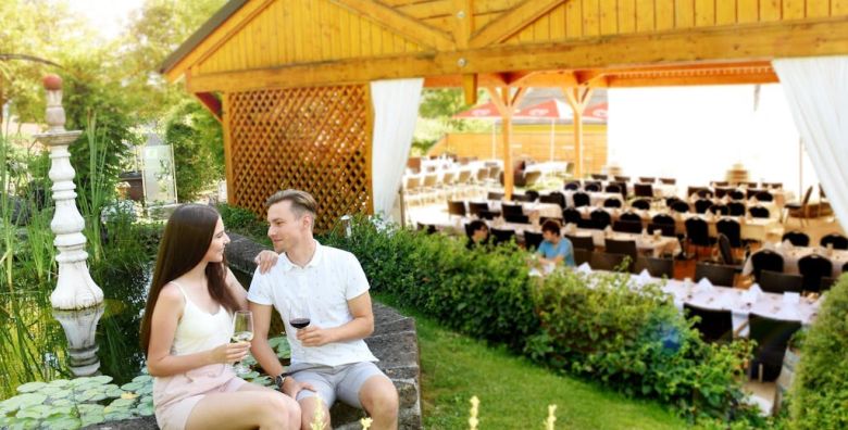 Vitalhotel Strobl  Savrsen jesenski odmor Ollersdorf Burgenland Austrija  339 EUR  2x nocenje u Standard trokrevetnoj sobi za 2 osobe 1 dijete do 12 99 godina besplatno  Polupansion
