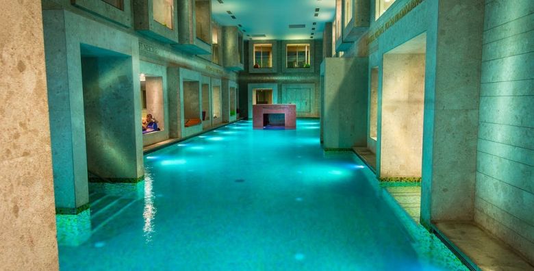 Rimske terme  Adults only  Hotel Zdraviliski dvor  Luksuzno jesensko opustanje u jedinstvenim toplicama Rimske Toplice Slovenija  329 EUR  2x nocenje u dvokrevetnoj sobi za 2 osobe Polupansion