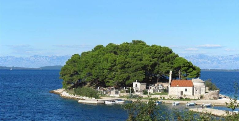 Hotel Luka  Last minute ljetni odmor kao nekada u srcu slikovite Dalmacije Luka Hrvatska  612 EUR  4x nocenje u dvokrevetnoj sobi za 2 osobe 1 dijete do 11 99 godina besplatno  Polupansion