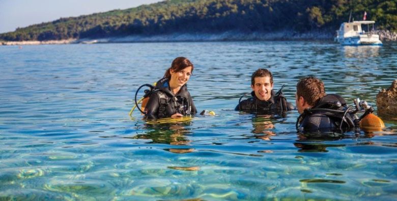 Sunny Rabac by Valamar  Ljetni odmor za parove Rabac Hrvatska  361 EUR  2x nocenje u dvokrevetnoj sobi za 2 osobe Sunny puni pansion