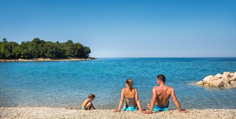 Aminess Planet Camping Maravea Resort  Last minute ljeto u prekrasnom kampu Novigrad Hrvatska  1 425 EUR  5x nocenje u Maravea Premium Holiday Home za do 6 osoba 4 odrasle osobe i 2 djece do 11 99 godina ili 5 odraslih osoba  Koristenje bazena lezaljki i suncobrana unutar rezervirane cone