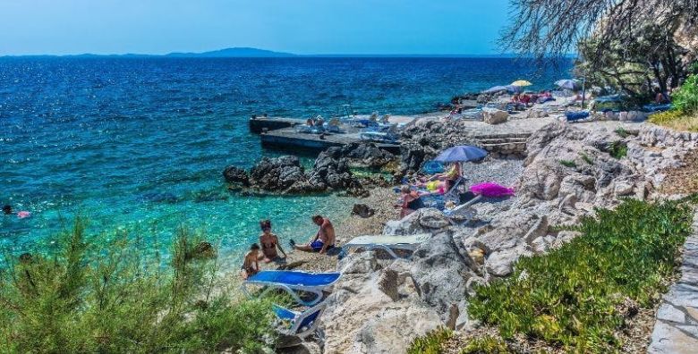 La Luna Island Hotel  Obiteljski ljetni all inclusive odmor na Pagu  Posebna akcija Lun Hrvatska  1 610 EUR  7x nocenje u dvokrevetnoj Standard sobi s pomocnim lezajem za 2 osobe 1 dijete do 11 99 godina i 2 dijete do 2 99 godina besplatno  All inclusive