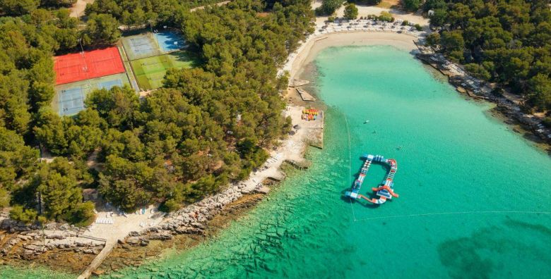 Pine Beach Pakostane  All inclusive light odmor uz sport i prirodu  Posebna akcija Pakostane Hrvatska  404 EUR  3x nocenje u Standard bungalovu za 2 osobe All inclusive light