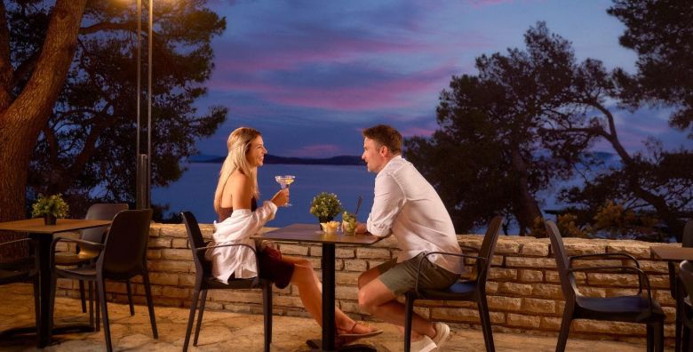 Pine Beach Pakostane  All inclusive light odmor uz sport i prirodu  Posebna akcija Pakostane Hrvatska  1 041 EUR  7x nocenje u Standard bungalovu za 2 osobe All inclusive light