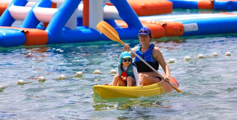 Pine Beach Pakostane  All inclusive light odmor uz sport i prirodu  Posebna ponuda za obitelji Pakostane Hrvatska  799 EUR  3x nocenje u Comfort bungalovu bez struje za 3 osobe  2 djece do 3 99 godina besplatno  All inclusive light