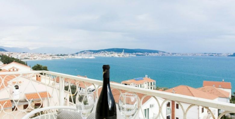 Hotel Villa Four Pearls Trogir  Ljetni odmor uz more Trogir Hrvatska  690 EUR  2x nocenje u Superior apartmanu za 2 osobe 3 djece do 18 godina besplatno  All inclusive