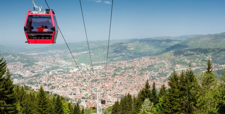Hotel Boss  Ljetni odmor u centru Sarajeva Sarajevo Bosna i Hercegovina  100 EUR  1x nocenje u Deluxe sobi s pogledom na grad za 2 osobe dijete do 6 godina besplatno  Dorucak