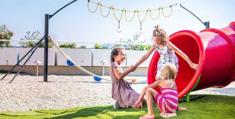 Aminess Vival Lisanj Family Hotel  Obiteljski all inclusive light s animacijom  Posebna akcija Novi Vinodolski Hrvatska  2 121 EUR  7x nocenje u dvokrevetnoj Standard sobi za 2 osobe  1 dijete do 14 99 godina i 1 dijete do 2 99 godina besplatno  All inclusive light