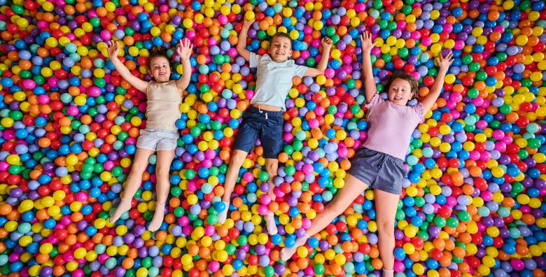Aminess Vival Lisanj Family Hotel  Obiteljski all inclusive light s animacijom  Posebna akcija Novi Vinodolski Hrvatska  1 704 EUR  4x nocenje u Standard obiteljskoj sobi sa dvije spavace sobe za 2 osobe  2 djece do 14 99 godina besplatno  All inclusive light