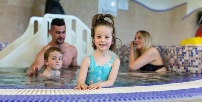 Karos Spa Hotel  Obiteljski jesenski wellness odmor Zalakaros Madjarska  357 EUR  2x nocenje u prostranoj Spa Superior sobi za 2 osobe 1 dijete do 11 99 godina besplatno  Polupansion bogati buffet dorucak i buffet vecera u restoranu Eden