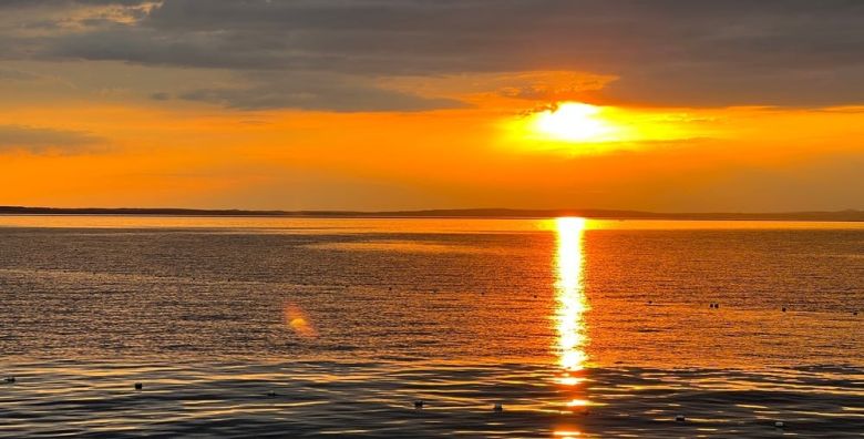 Hotel Riviera  Rujanski odmor na jadranskoj obali Starigrad Hrvatska  149 EUR  2x nocenje u trokrevetnoj sobi za do 3 osobe 3 odrasle osobe ili 2 odrasle i 1 dijete besplatno  Dorucak