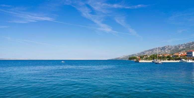 Hotel Riviera  Rujanski odmor na jadranskoj obali Starigrad Paklenica Dalmacija Hrvatska  312 EUR  3x nocenje u cetverokrevetnoj sobi za do 4 osobe 4 odrasle osobe ili 2 odrasle i 2 djece besplatno  Dorucak