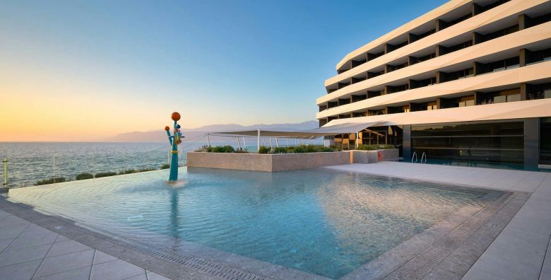 Grand Hotel View  Romanticno ljeto na Bracu  Posebna akcijska cijena Postira Hrvatska  1 265 EUR  5x nocenje u dvokrevetnoj Superior sobi s balkonom bocni pogled na more za 2 osobe Polupansion