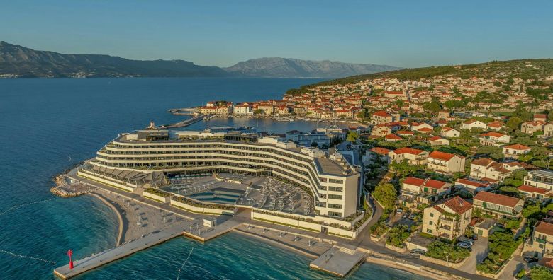 Grand Hotel View  Romanticni kraj ljeta na Bracu  Posebna akcijska cijena Postira Hrvatska  358 EUR  2x nocenje u dvokrevetnoj Superior sobi s balkonom bocni pogled na more za 2 osobe Polupansion