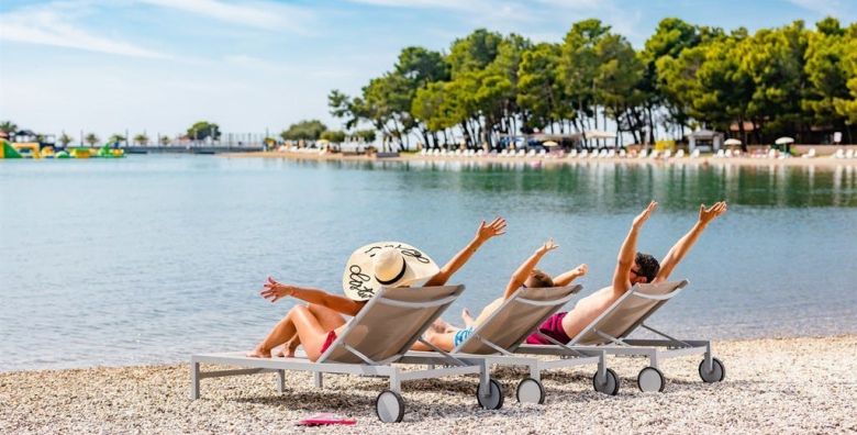 Apartments Stella Plava Laguna  Last minute obiteljsko ljeto u Istri Umag Hrvatska  473 EUR  3x nocenje u Classic apartmanu 2 1 s balkonom park strana za 3 osobe Koristenje vanjskog bazena s morskom vodom