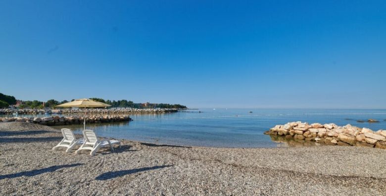 Apartments Stella Plava Laguna  Last minute obiteljsko ljeto u Istri Umag Hrvatska  364 EUR  3x nocenje u Classic apartmanu 2 1 s balkonom park strana za 3 osobe Koristenje vanjskog bazena s morskom vodom