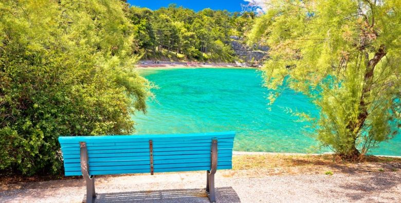 Hoteli Omisalj  Depandansa Primorka  Last minute ljeto na Krku Omisalj Hrvatska  589 EUR  6x nocenje u dvokrevetnoj sobi za 2 osobe 1 dijete do 7 99 godina besplatno  Polupansion buffet dorucak i buffet vecera s ukljucenim bezalkoholnim picem 