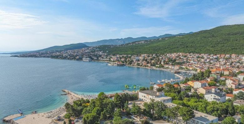 Hotel Slaven Annex  Rujansko ljeto na rajskoj plazi  Posebna akcijska cijena Selce Hrvatska  219 EUR  2x nocenje u dvokrevetnoj Standard sobi s balkonom morska strana za 2 osobe 1 dijete do 11 99 godina besplatno  Polupansion