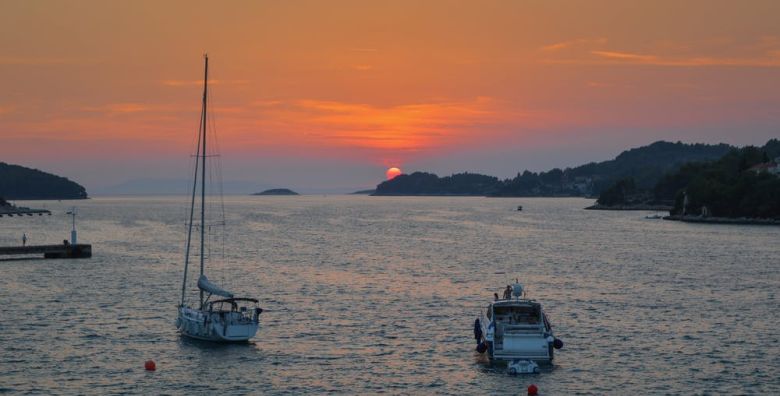 Adria All Inclusive Hotel  Last minute all inclusive odmor na Korculi Vela Luka Hrvatska  705 EUR  5x nocenje u sobi s pogledom na park za 2 osobe 1 dijete do 6 99 godina besplatno  All inclusive dorucak rucak vecera pice uz obroke  coffee time  izbor pica u aperitiv baru 