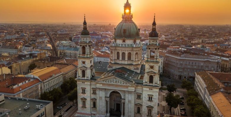 Jagello Business Hotel  Jesenski obiteljski paket Budimpesta Madjarska  158 EUR  3x nocenje u Standard dvokrevetnoj sobi za 2 osobe 1 dijete do 11 99 godina besplatno  Dorucak