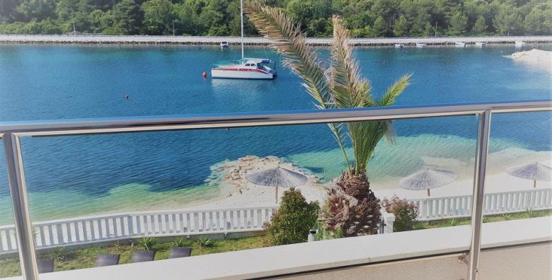 Resort Perla  Hotel Perla  Odmor u Dalmaciji Rogoznica Hrvatska  240 EUR  2x nocenje u Standard sobi s balkonom i djelomicnim pogledom na more za 2 osobe Polupansion buffet dorucak i vecera 