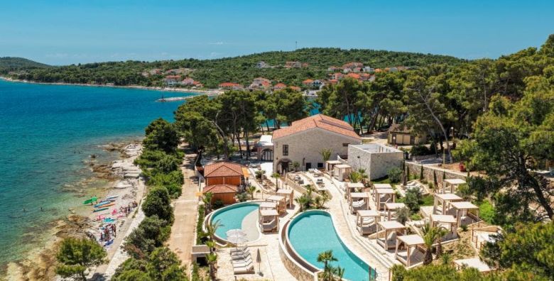  Holiday Park Zelena Punta  Rujansko ljeto na otoku Ugljan s koristenjem vodenog parka Kukljica Hrvatska  249 €
