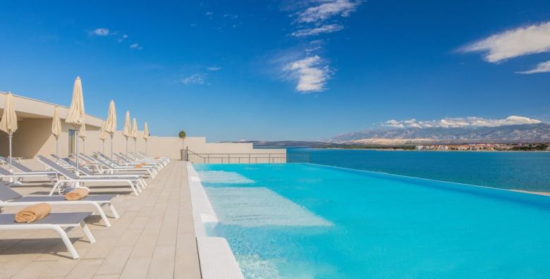 Aminess Style Camping Avalona Resort  Jesen u kampu s 5 zvjezdica na Pagu Povljana Hrvatska  379 €