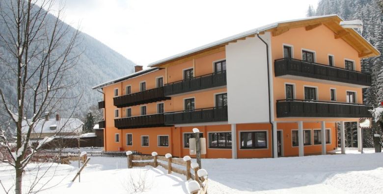Hotel Pension Hubertus  Obiteljski zimski odmor u Austriji Mallnitz Austrija  499 €