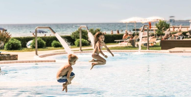 Falkensteiner Club Funimation Borik  Last minute obiteljski all inclusive wellness odmor Zadar Hrvatska  718 EUR  2x nocenje u Falky Mini Room za 2 osobe 2 djece do 11 99 godina besplatno  All inclusive plus