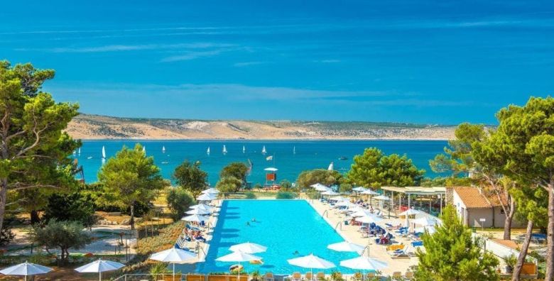 Bluesun Holiday Village Alan  Obiteljsko rujansko ljetovanje s punim pansionom u sjevernoj Dalmaciji Starigrad Paklenica Hrvatska  544 EUR  2x nocenje u obiteljskoj sobi za 2 osobe 2 djece do 13 99 godina i 1 dijete do 2 99 godina besplatno  Puni pansion