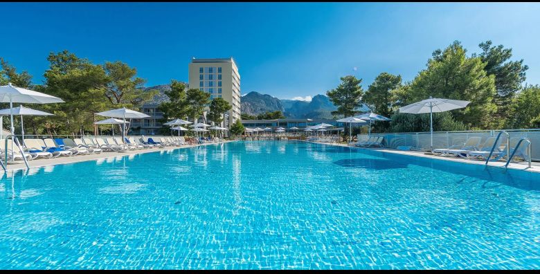 Bluesun Holiday Village Alan  Rujansko ljetovanje s punim pansionom u sjevernoj Dalmaciji Starigrad Paklenica Hrvatska  480 €