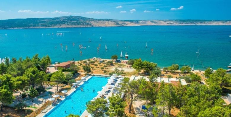 Bluesun Holiday Village Alan  Obiteljsko rujansko ljetovanje s punim pansionom u sjevernoj Dalmaciji Starigrad Paklenica Hrvatska  538 EUR  2x nocenje u obiteljskoj sobi za 2 osobe 2 djece do 13 99 godina i 1 dijete do 2 99 godina besplatno  Puni pansion