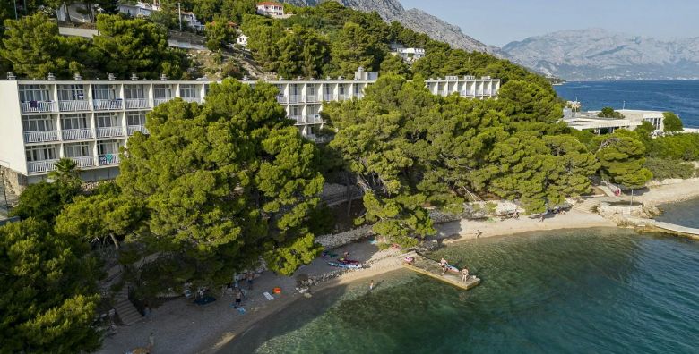 Sagitta Holiday Resort  Obiteljski kraj ljeta i jesen u Omisu  Superior soba Omis Hrvatska  271 EUR  2x nocenje u Superior dvokrevetnoj sobi s balkonom morska strana za 2 osobe 1 dijete do 13 99 godina i 1 dijete do 7 99 godina besplatno  All inclusive