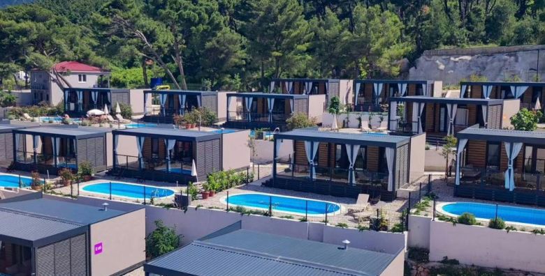 Park Villas by Morenia  Last minute najam Deluxe kamping vile s privatnim bazenom Podaca Hrvatska  618 €