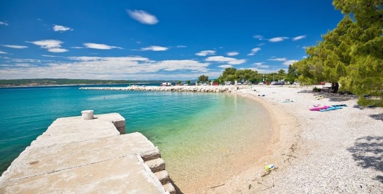 Hotel Vila Ruzica  Aktivno rujansko ljeto u Crikvenici Crikvenica Hrvatska  444 EUR  3x nocenje u dvokrevetnoj sobi park strana u depandansi Vila Coletlli i paviljonima za 2 osobe Polupansion