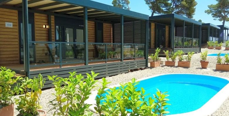 Park Villas by Morenia  Last minute najam Deluxe kamping vile s privatnim bazenom Podaca Hrvatska  1 939 EUR  7x nocenje u kamping vili s privatnim grijanim bazenom za do 4 osobe Koristenje hotelskih grijanih vanjskih bazena