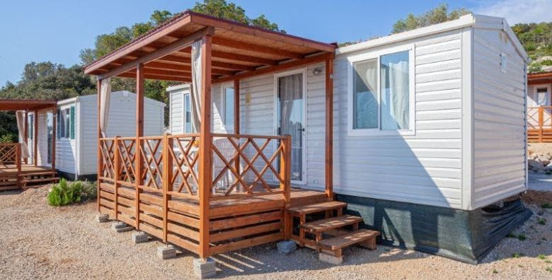 Camping Village Poljana  Mobilna kucica  Rujan na Malom Losinju Mali Losinj Hrvatska  365 EUR  4x nocenje u mobilnoj kucici Bellavista za 4 osobe 1 dijete do 11 99 godina besplatno  Koristenje struje plina i vode