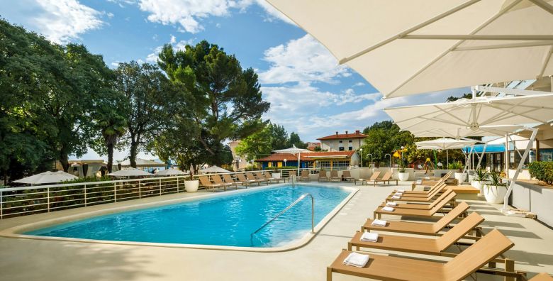 Hotel Marina  Last minute obiteljski paket opustanja uz more Moscenicka Draga Hrvatska  325 EUR  2x nocenje u dvokrevetnoj Superior sobi s balkonom za 2 osobe 1 dijete do 13 99 godina besplatno  Polupansion