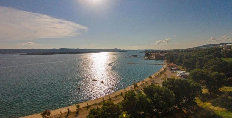 Ilirija Resort  Hotel Villa Donat  Zabavno ljeto s punim pansionom  Sv Filip Jakov Hrvatska  330 EUR  2x nocenje u dvokrevetnoj Superior sobi za 2 osobe 1 dijete do 7 godina i 1 dijete do 12 godina besplatno  Puni pansion