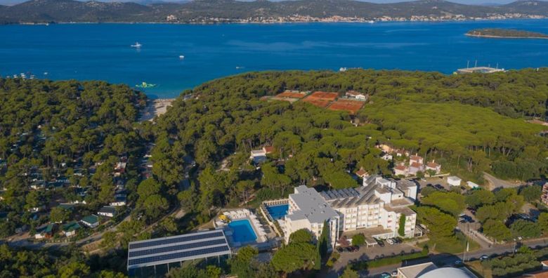Family Hotel Adria  All inclusive odmor u Dalmaciji  Platite manje uzivajte vise Biograd na Moru Hrvatska  249 EUR  2x nocenje u dvokrevetnoj Comfort sobi s balkonom za 2 osobe All inclusive